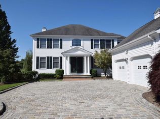 16 Meadow Ln, Manhasset, NY 11030