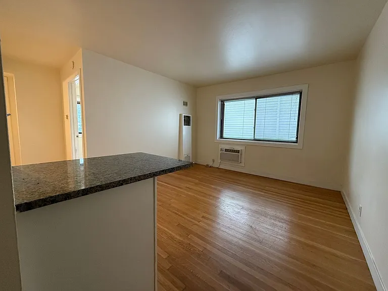 1639 N Farwell Ave — Photo 3