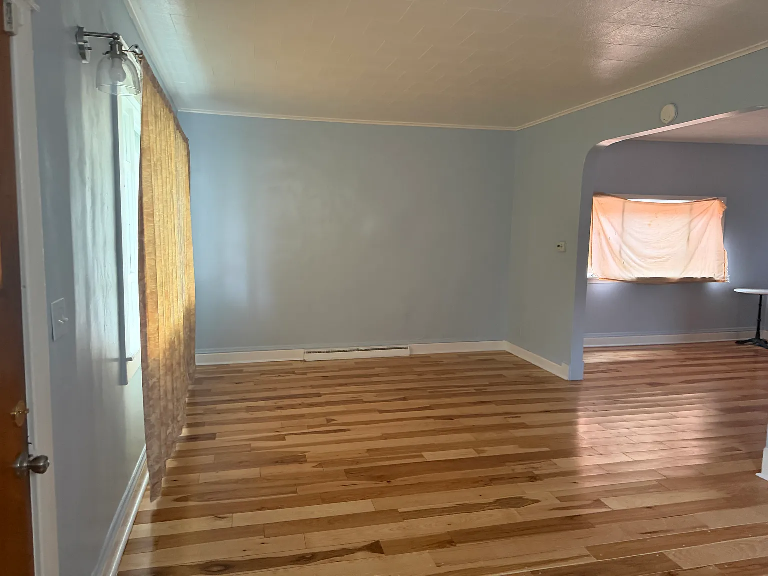 6 bed, 2100 sqft, $1,800 — Photo 2