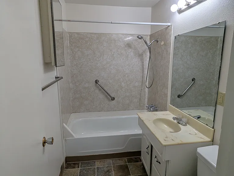 1722 Broadway St NE #1722 — Photo 10