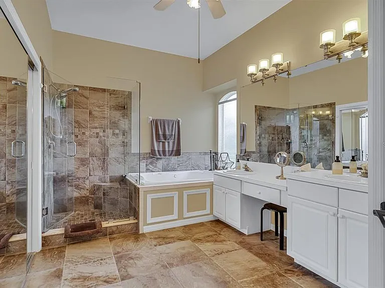 13903 Bluewater Cir — Photo 22