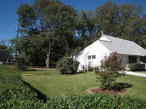 5th image of 126 N Meadow Dr