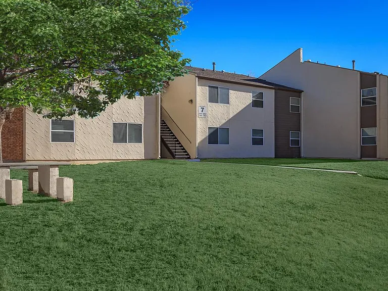 Gateway East Apartments — Photo 3