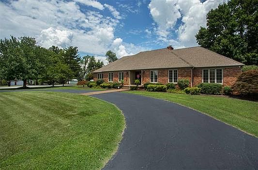 2nd image of 2604 Thompson Dr