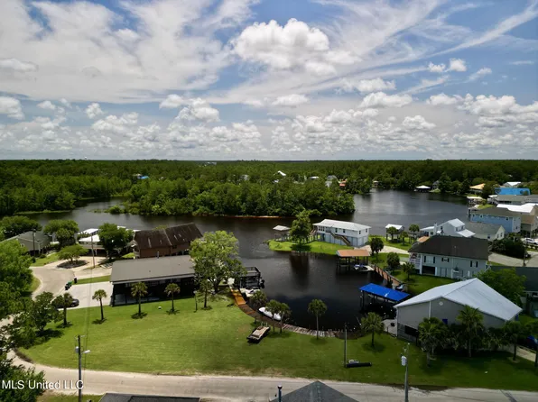 6203 Pontiac Dr, Kiln, MS 39556