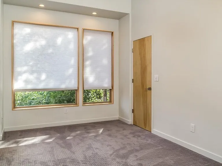 3822 N Commercial Ave — Photo 19