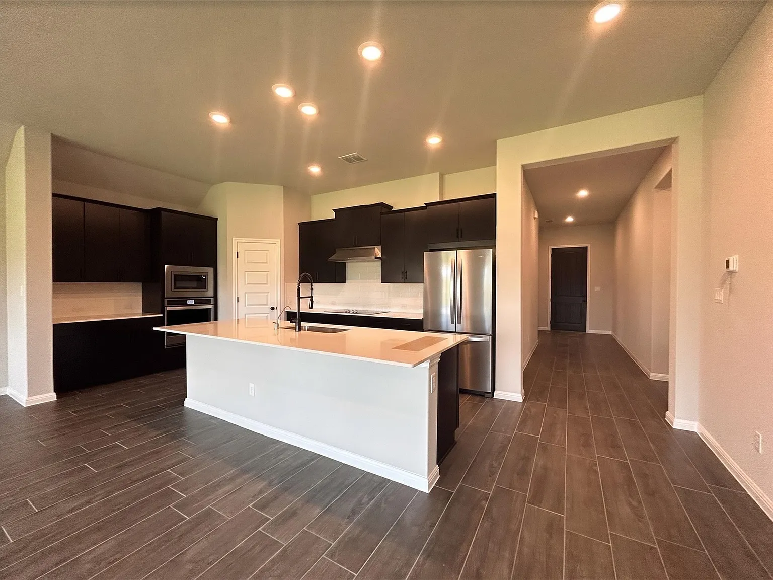 4 bed, 3.0 bath, 2134 sqft, $2,600 — Photo 2