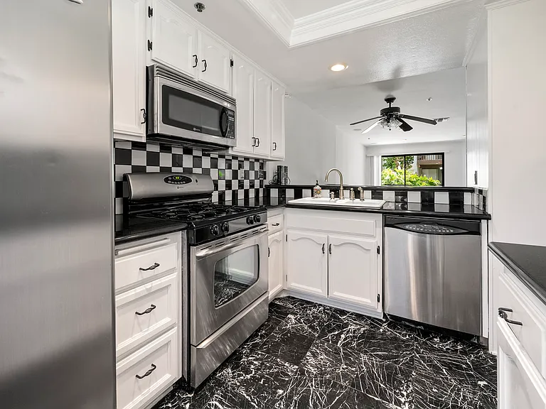 356 Molokai Dr — Photo 15