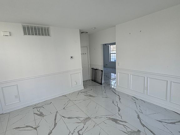 5th image of 260 Shinnecock Dr