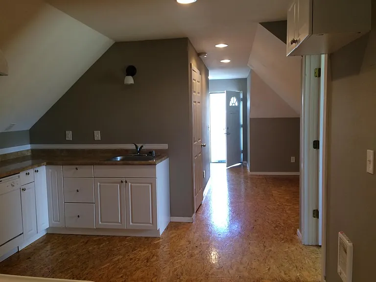 812 W 1st St — Photo 5