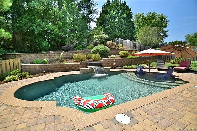 1st image of 112 Huckleberry Ln