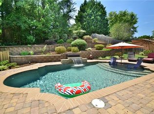 112 Huckleberry Ln, Mount Holly, NC 28120