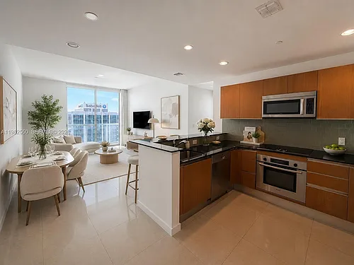 1060 Brickell Ave Photo 1