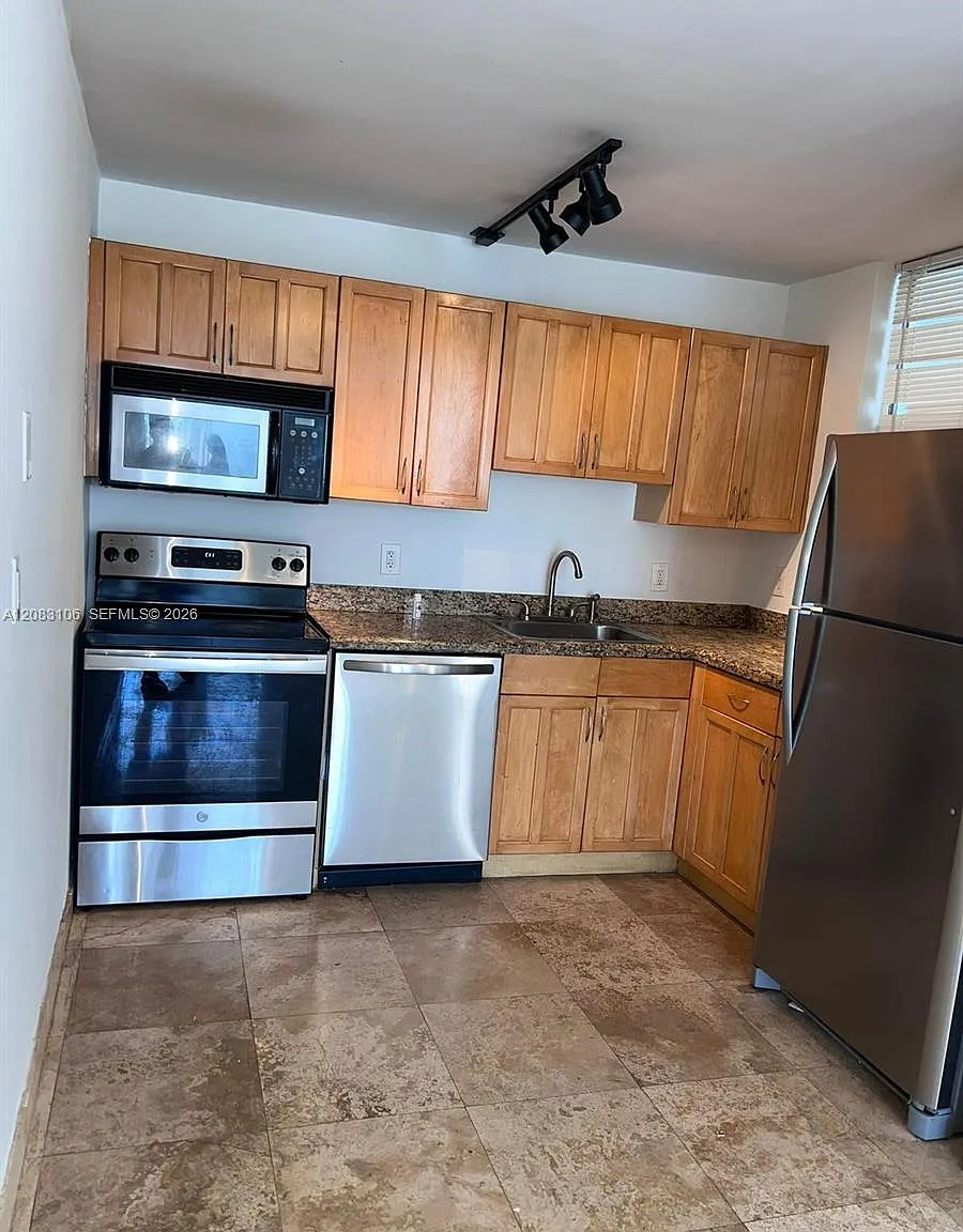 North Bay Villas Condo — Photo 1