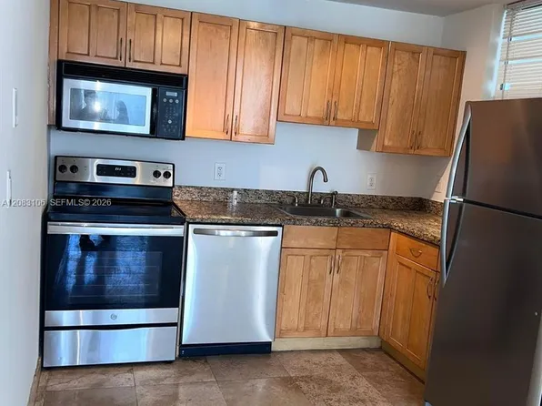 1801 S Treasure Dr, North Bay Village, FL