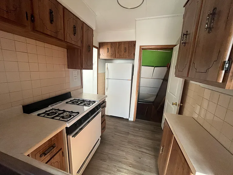 3264 Parkview Ave — Photo 6