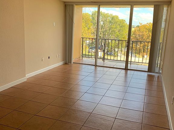 4th image of 310 Fontainebleau Blvd APT 402