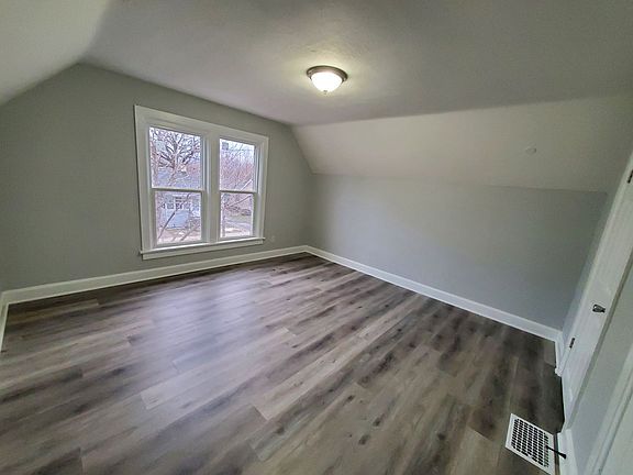 5th image of 164 N Lincoln Ave