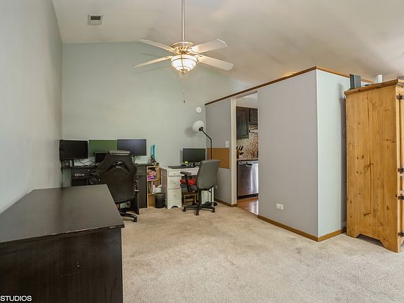4th image of 1525 Commodore Ct Unit 6