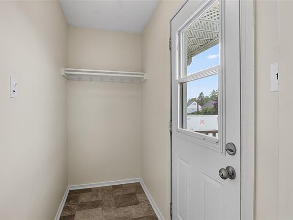 3rd image of 117 Elizabeth Drive