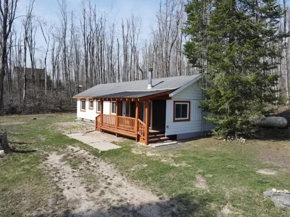 201 Magee Rd N, Boyne Falls, MI 49713