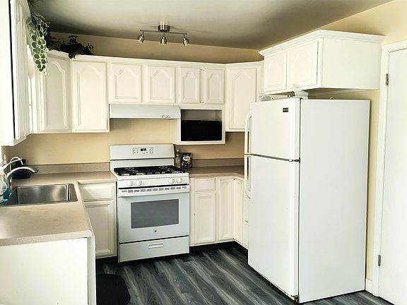 2nd image of 401 W 15th St
