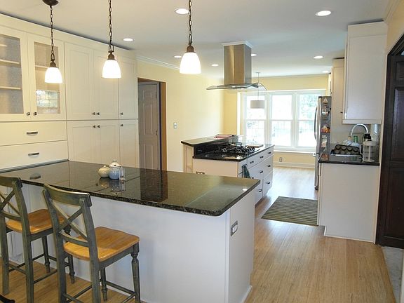 Kitchen bar