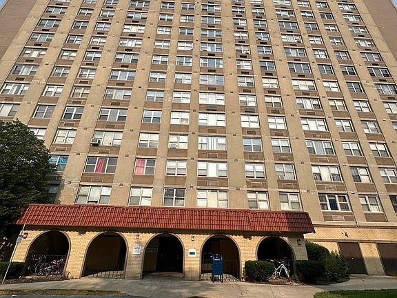 2nd image of 4300 W Ford City Dr APT 704