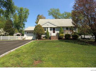5 Jeffrey Ct, West Nyack, NY 10994