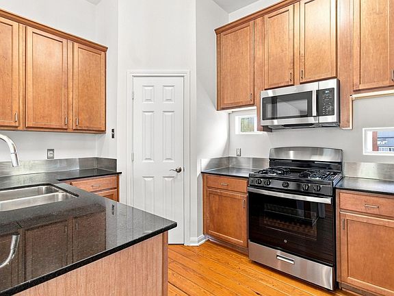 3rd image of 1225 Hickory St