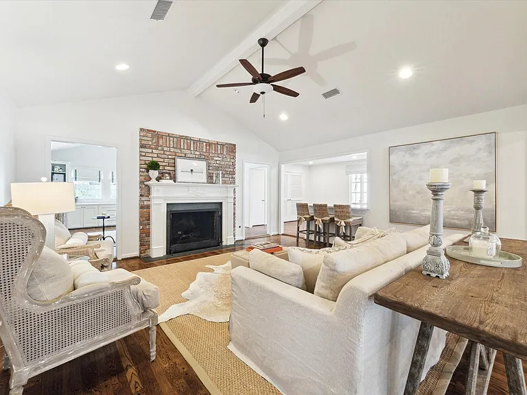 737 Country Ln — Photo 11