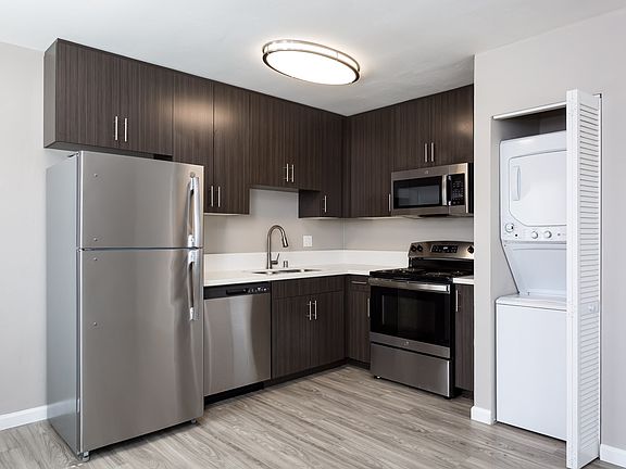 4th image of 811-823 Palm Ave #2B-2Ba-900Sqft