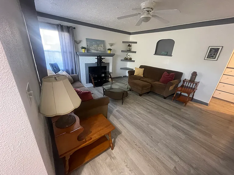 1166 Market St NE — Photo 4