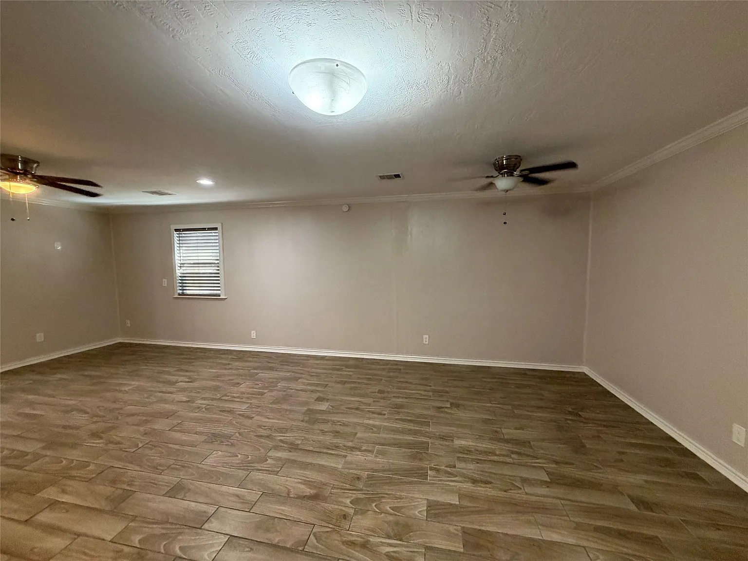 2 bed, 1.0 bath, $1,500 — Photo 2