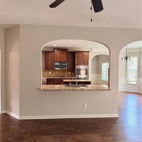 559 Madison Park Dr — Photo 7