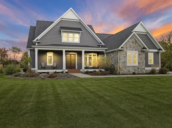 11 North Westwood CIRCLE, Burlington, WI 53105