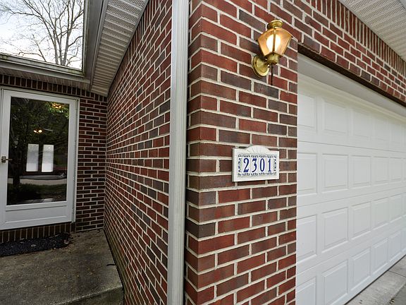 2nd image of 2301 W Christy Ln
