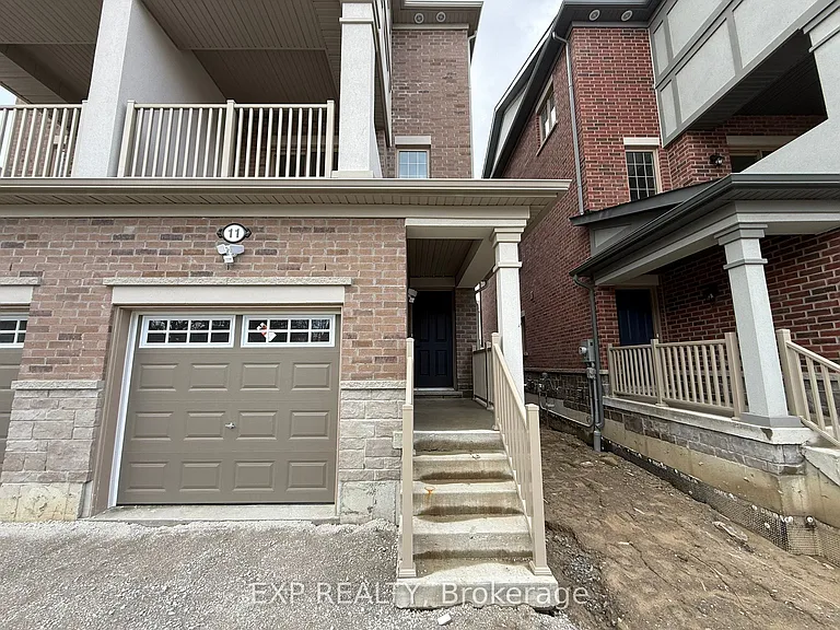 11 Franklin Ave — Photo 3