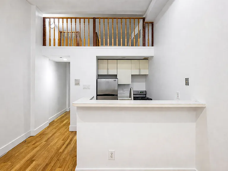 213 E 37th St #1F — Photo 7