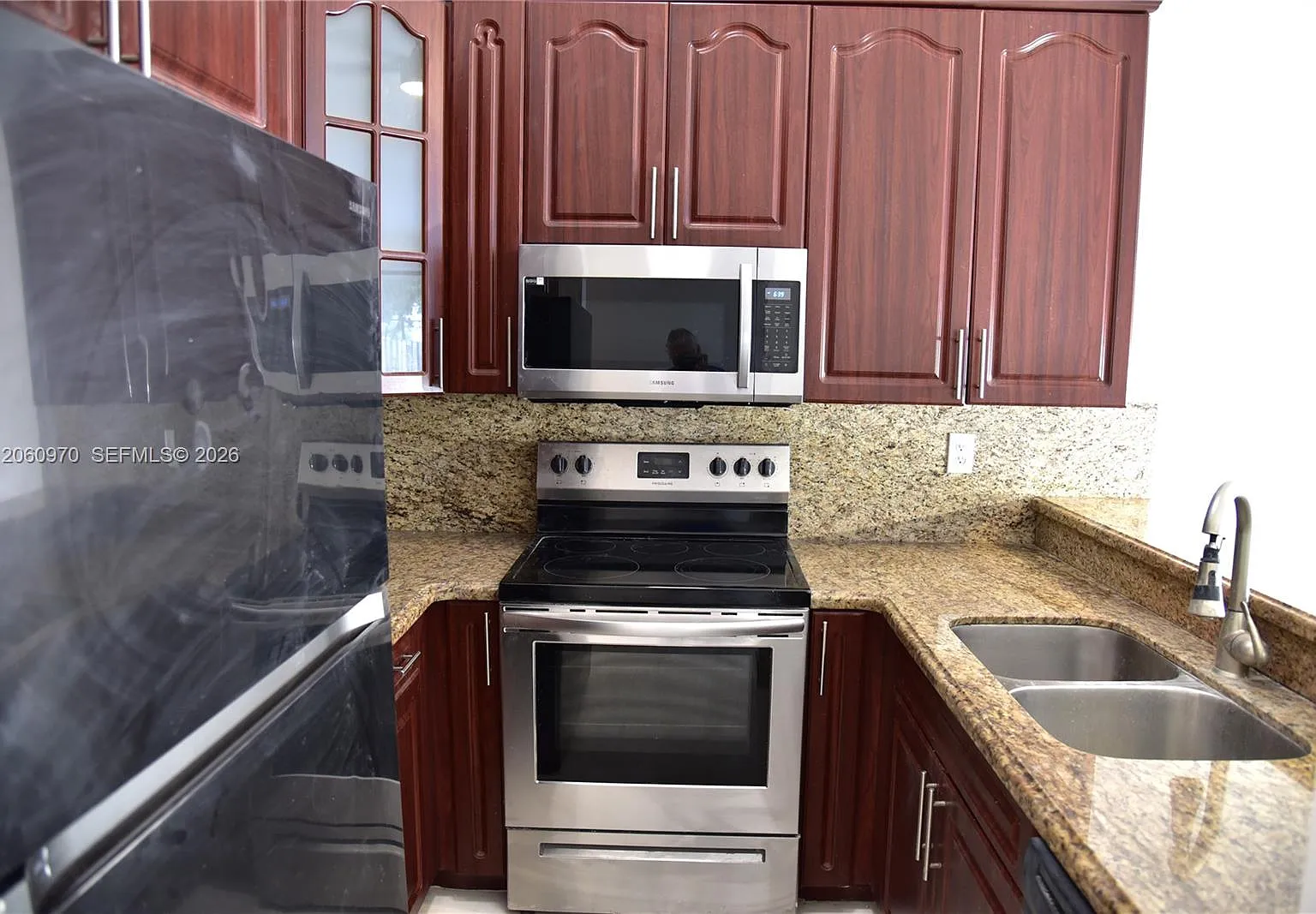 Country Lake Manors Townh — Photo 3