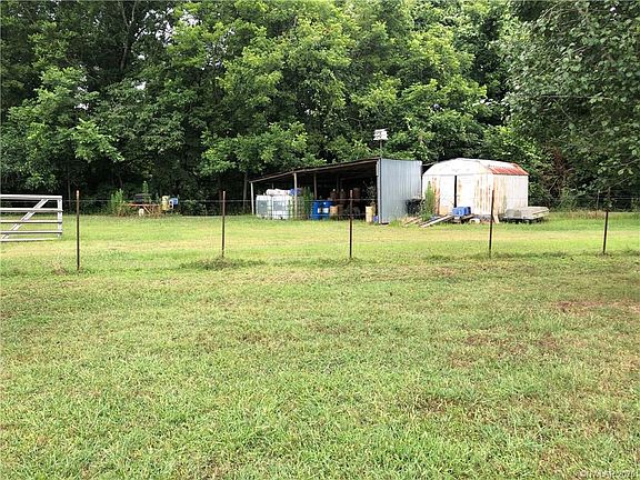 4th image of 633 Red Chute Ln