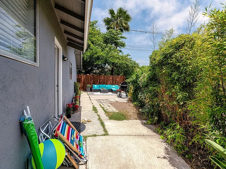 134 Tropicana Dr #1 — Photo 34