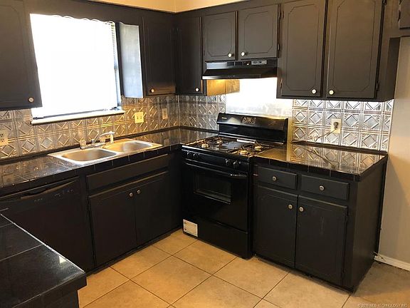 5th image of 1402 W Eddy St