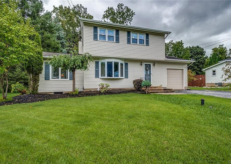 1st image of 7 Carol Dr