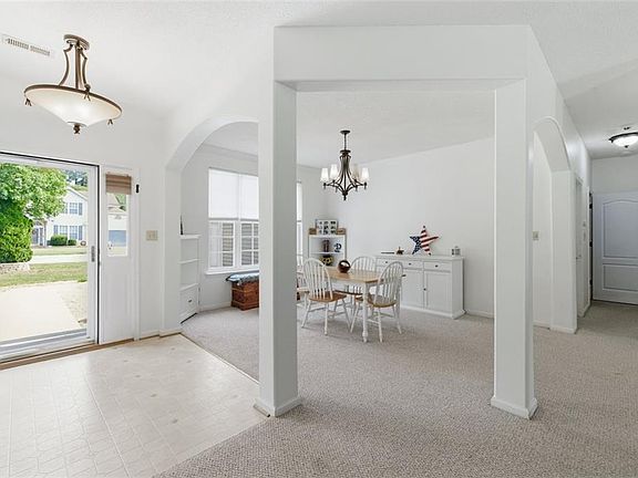 3rd image of 204 Joshua Cir