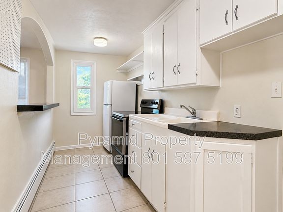3rd image of 190 S 300 W APT 3