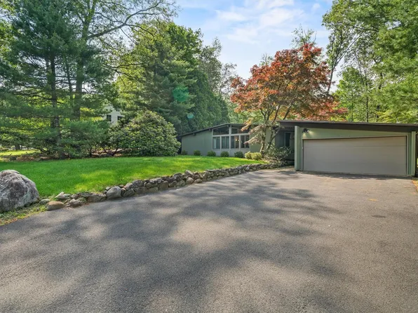 31 Balmoral Drive, Chestnut Ridge, NY 10977