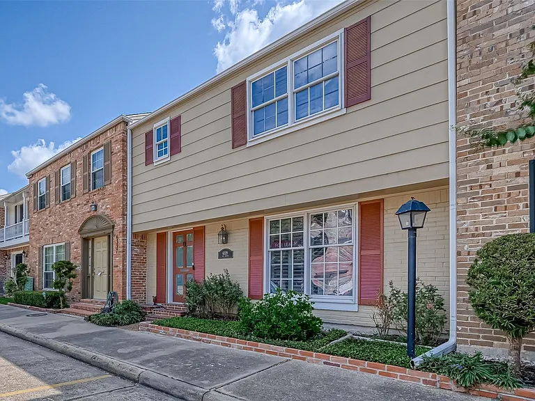 6329 Del Monte Dr #100 — Photo 2