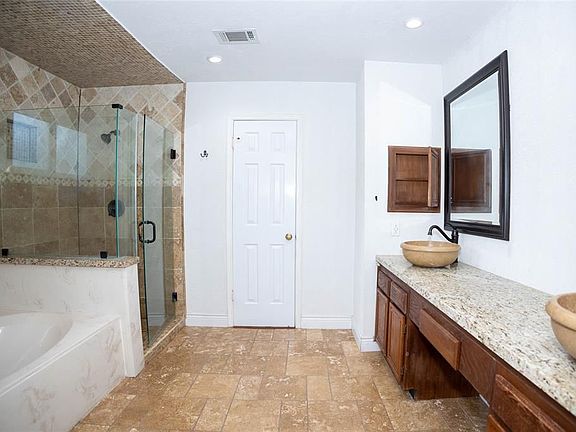4th image of 2502 John Crump Ln