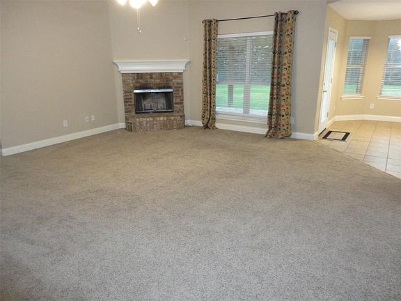 4th image of 316 Hacienda Dr